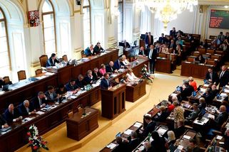 Sněmovna schválila pravidla pro lobbování, vylouči...